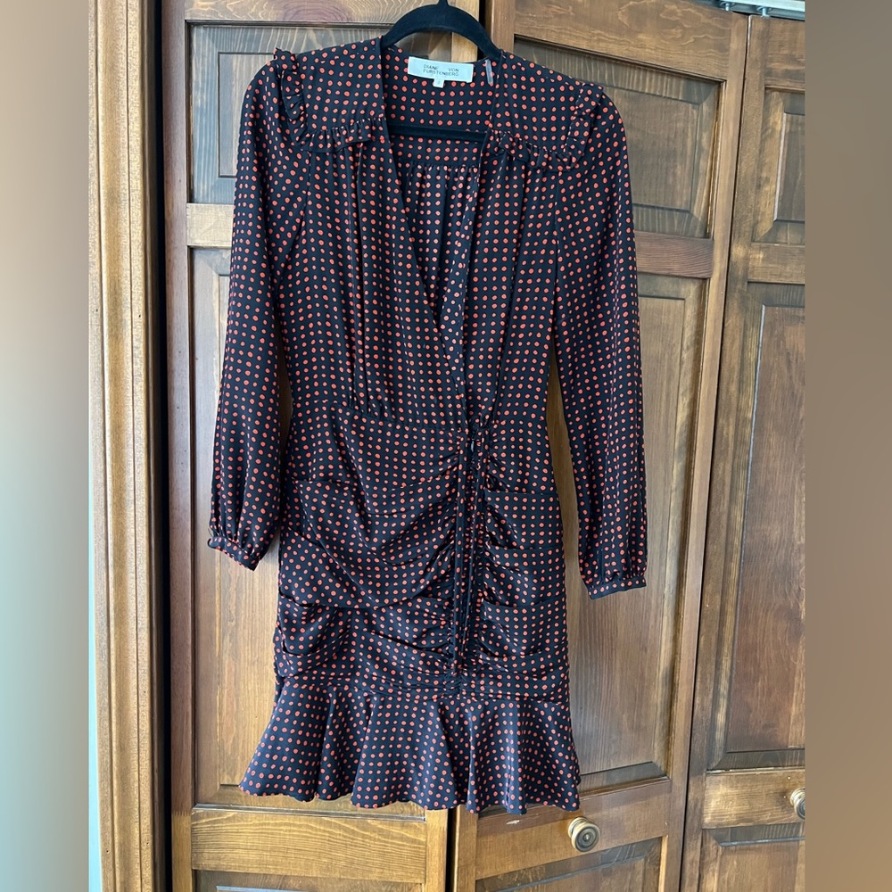 DVF dress polka dot super cute fit